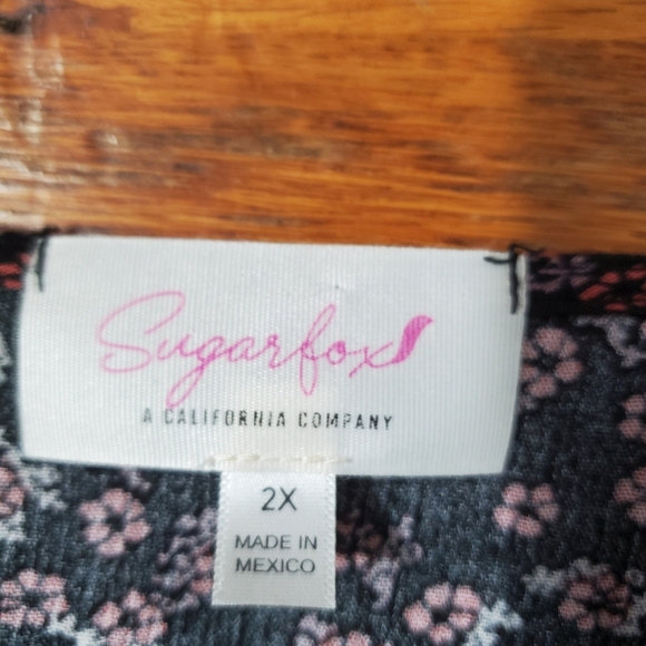 SUGARFOX Woman's Floral Top Size 2X - Picture 7 of 9